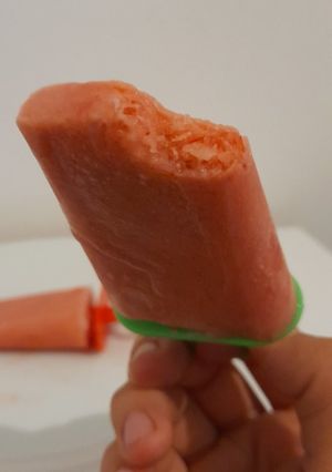 Una foto de Helado de frutilla saludable, 2 ingredientes