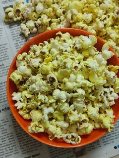 पॉपकॉर्न (Popcorn Recipe In Marathi) रेसिपी चे मुख्य फोटो