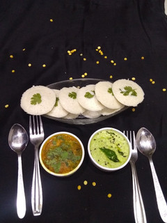 ઈડલી સાંભાર (Idli Sambhar Recipe In Gujarati) રેસીપી મુખ્ય ફોટો