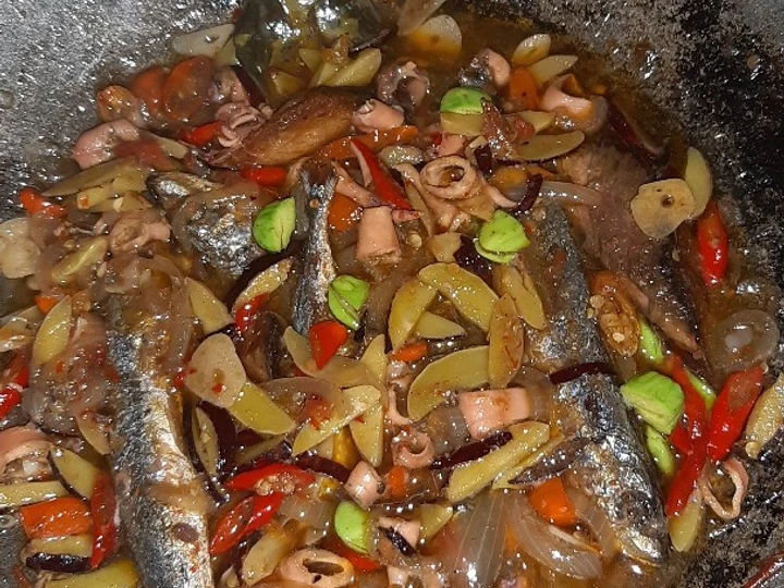 Langkah Mudah untuk Membuat Resep  Tumis pindang campur2 dapoer malika yang Bikin Ngiler, Bikin Ketagihan