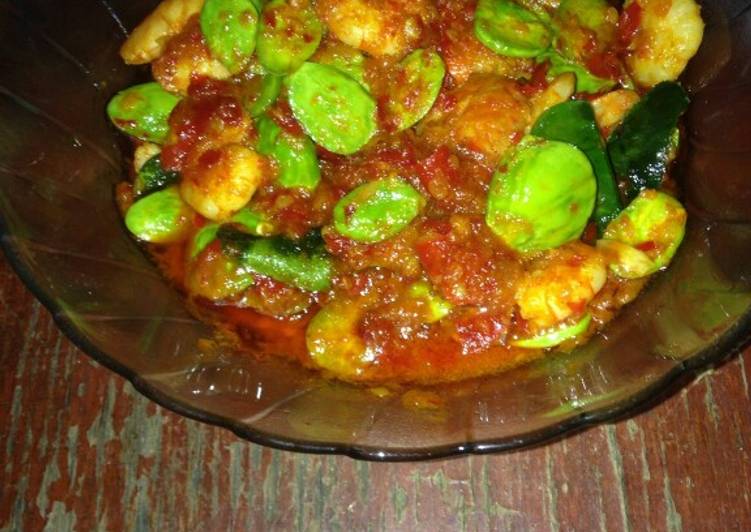 Bagaimana Membuat Balado Pete Udang, Enak