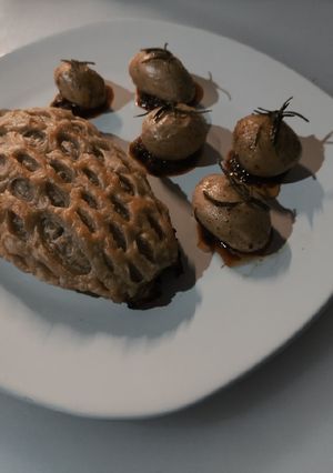Una foto de Rollo de chile poblano hojaldrado