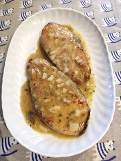 A picture of Salmon in White Sauce.