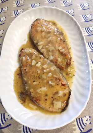 A picture of Salmon in White Sauce.