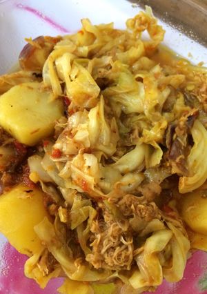 A picture of Potato with cabbage sauce.