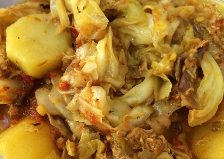 Simple Way to Make Any-night-of-the-week Potato with cabbage sauce