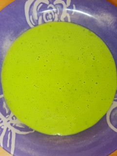 Una foto de Crema de guisantes y hierbabuena