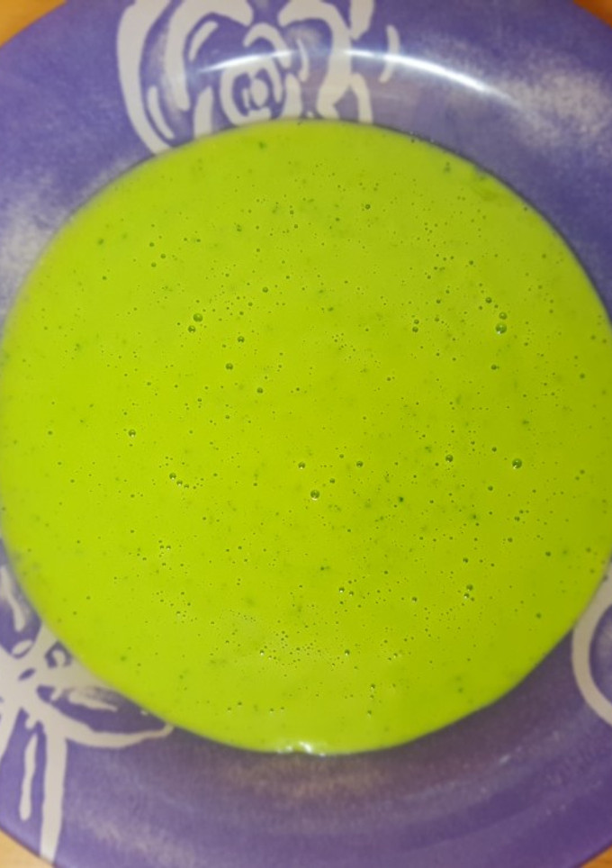 Una foto de Crema de guisantes y hierbabuena