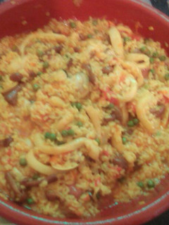 Una foto de Paella Mix de verduras marisco y setas 👌