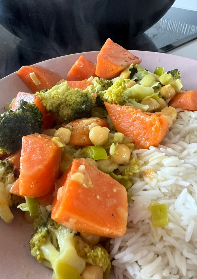 Una foto de Curry otoñal vegano