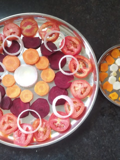 સલાડ (Salad recipe In Gujarati) રેસીપી મુખ્ય ફોટો