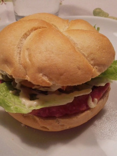 Una foto de Hamburguesa "Mcmamita"
