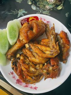 Hình của món Tỏi gà, cánh gà chiên mắm.