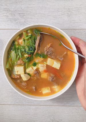 Hình của món Canh bò nấu đậu chua cay.