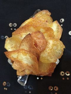 عکسی از دستور چیپس سرکه نمکی خانگی 🤩