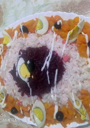 صورة لوصفة رز وسلاطة في الكوكوط بنين بزاف