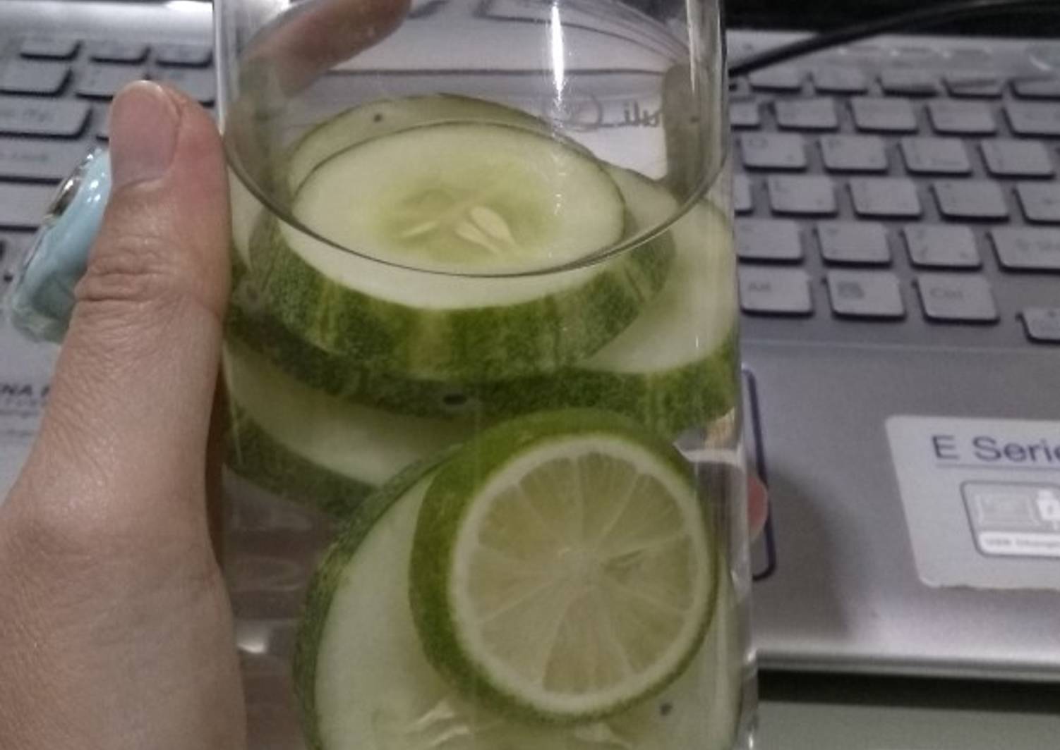 Resep Infus water Timun dan Jeruk Nipis oleh Anie - Cookpad