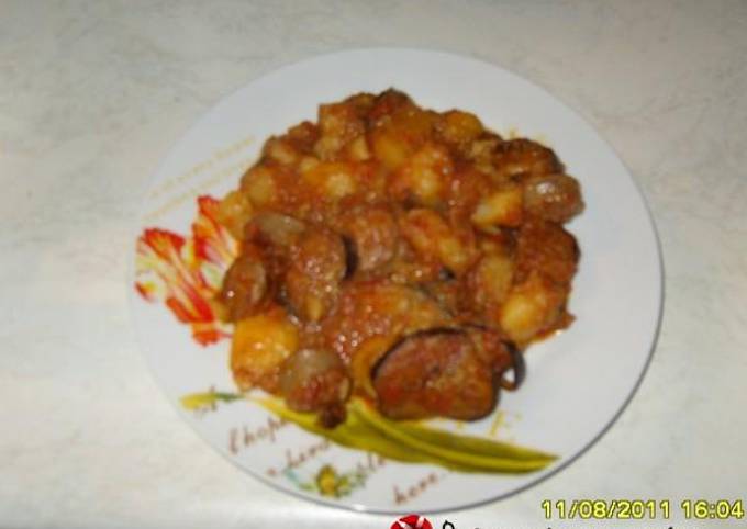 κύρια φωτογραφία συνταγής Μοσχάρι με μελιτζάνες και πατάτες στην κατσαρόλα
