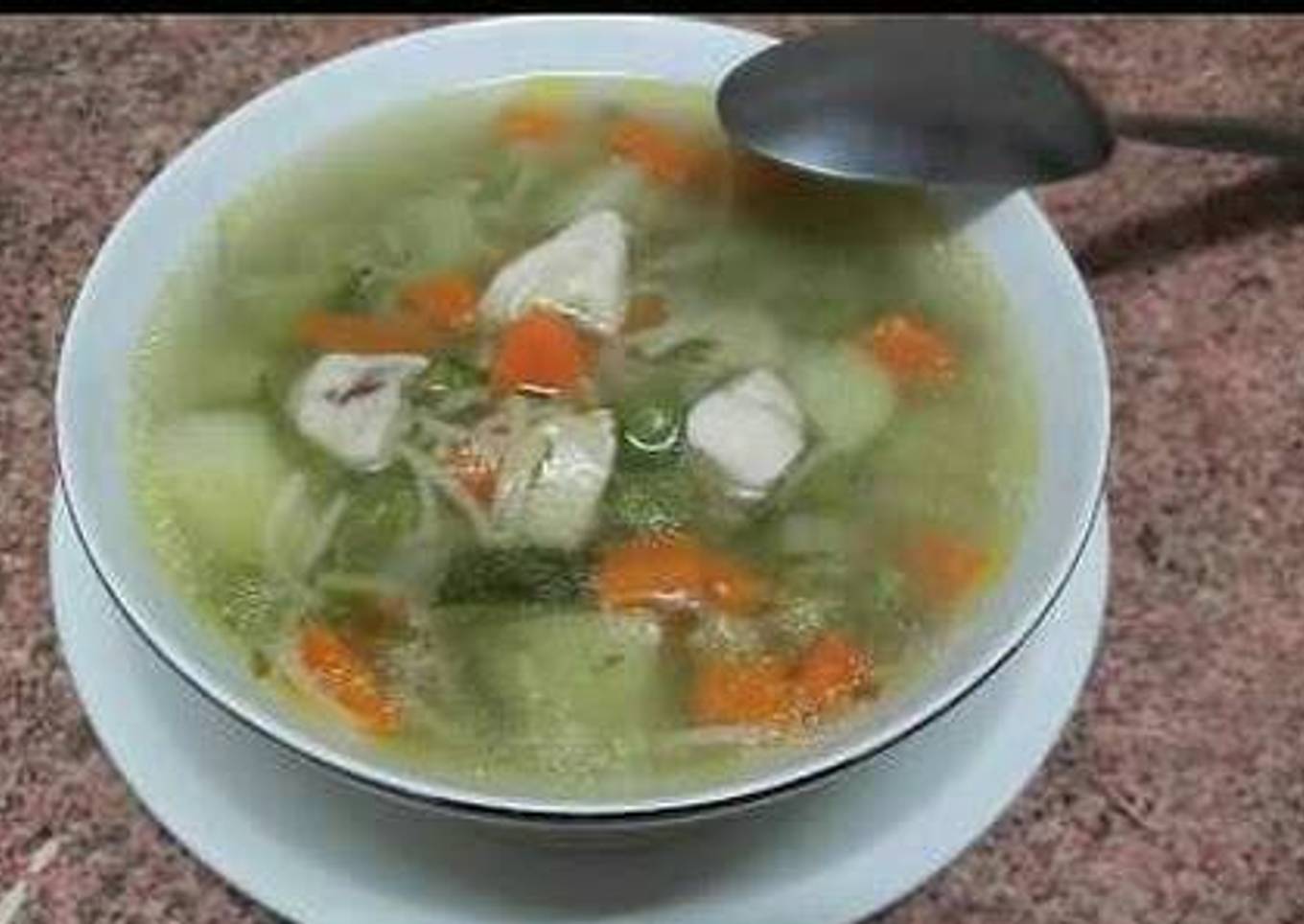Sopa rica de verduras con pollo /comida de Marruecos