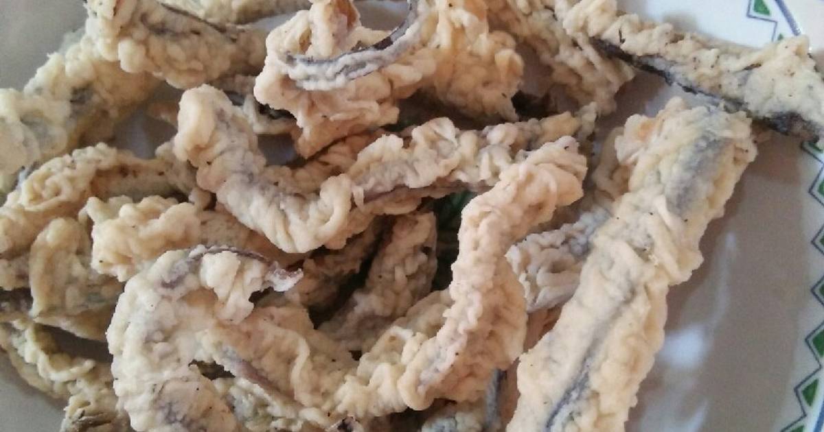 Keripik belut khas Purwokerto, camilan tradisional dengan rasa gurih dan tekstur renyah, sempurna untuk teman santai