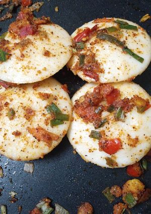 A picture of Tawa idli.