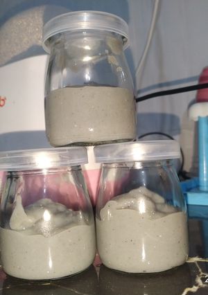 Hình của món Ăn dặm cho bé: Sữa đậu trắng tươi mix mè đen.