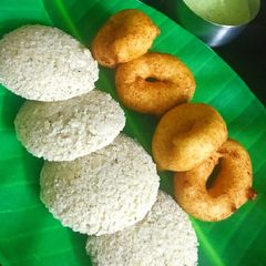 A picture of Jowar Idli.