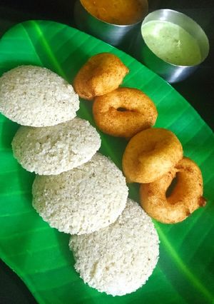 A picture of Jowar Idli.