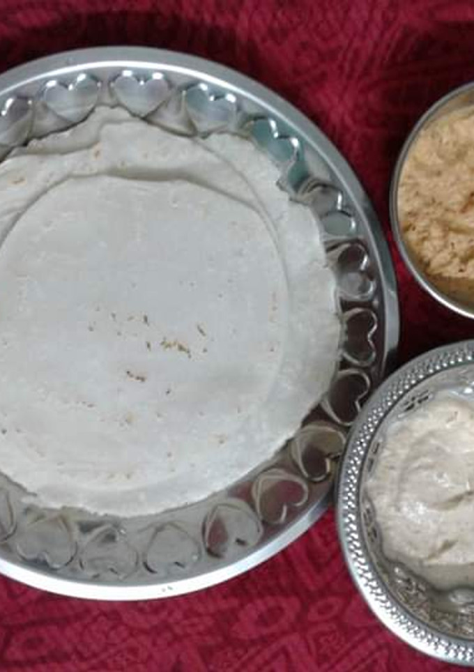 அரிசி மாவு ரொட்டியும் தேங்காய் சட்னியும் செய்முறை முக்கிய புகைப்படம்