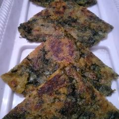 A picture of Bathua ka paratha.