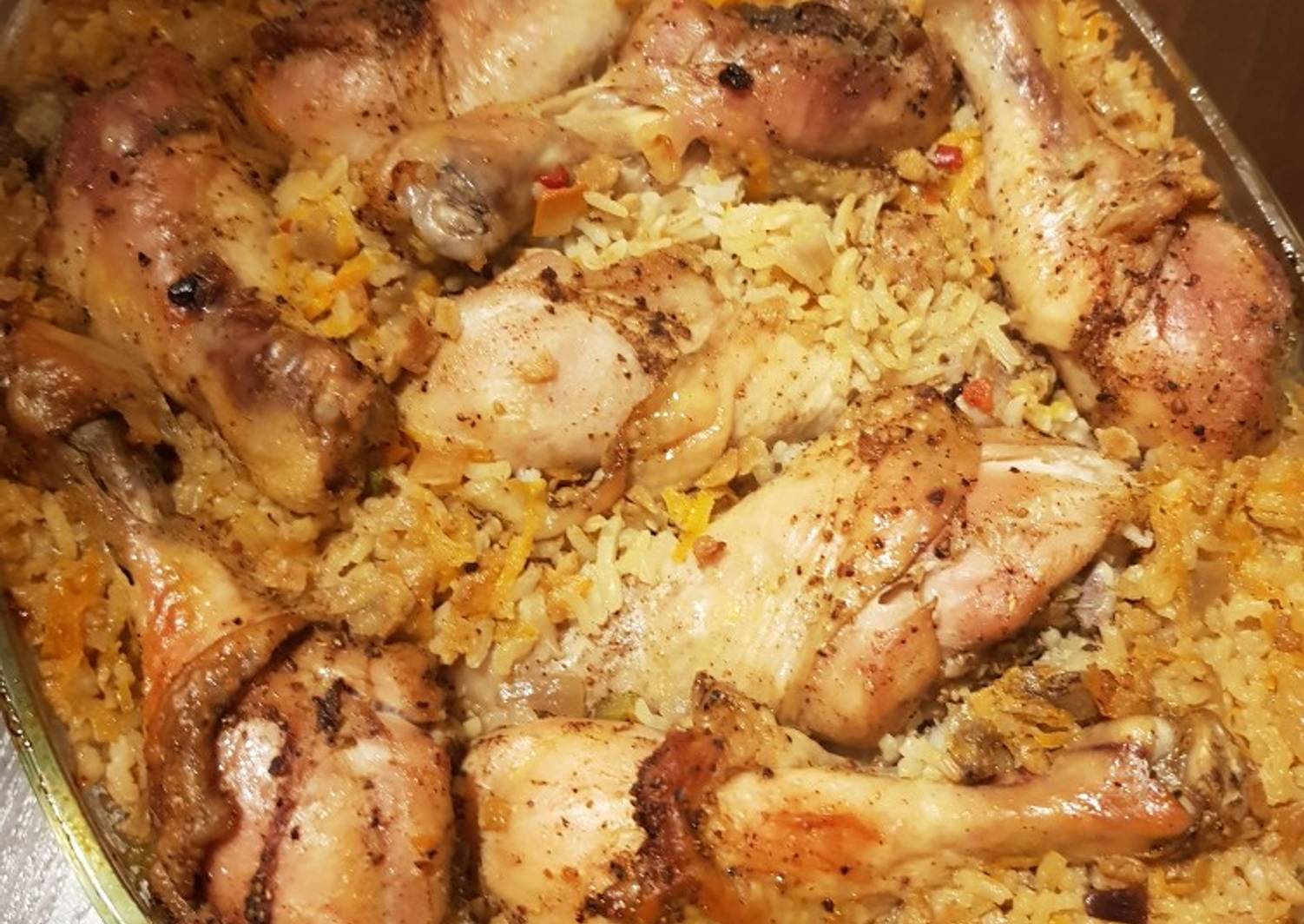 Курица с рисом и овощами в рукаве. Рис с курицей в духовке. Курица с овощами в рукаве. Курица с рисом в духовке в рукаве. Курица запеченная с рисом.