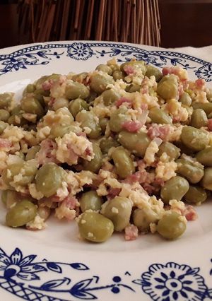 Una foto de Habitas baby revueltas con huevo y jamón