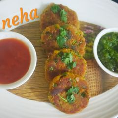 A picture of Lauki/Bottle gourd chana daal leftover sabzi cutlets.