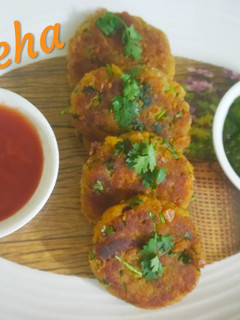 A picture of Lauki/Bottle gourd chana daal leftover sabzi cutlets.