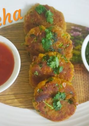 A picture of Lauki/Bottle gourd chana daal leftover sabzi cutlets.