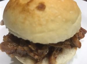 Una foto de Bondiola a la barbacoa para sándwiches