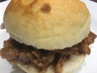 Bondiola a la barbacoa para sándwiches