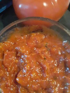 A picture of Pizza sauce (Tomatoes sauce).