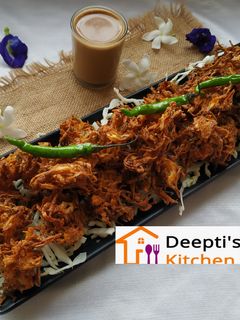 लच्छेदार क्रिस्पी कोबी पकोडे (crispy kobi pakoda recipe in marathi) रेसिपी चे मुख्य फोटो