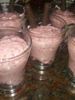 Una foto de Mousse de frutillas