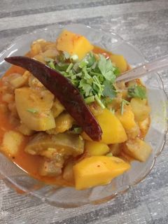 દૂધી બટાકાનુ શાક (Dudhi Bataka Shak Recipe In Gujarati) રેસીપી મુખ્ય ફોટો