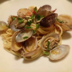 Spaghetti alle vongole con pomodorini A picture of Spaghetti alle vongole con pomodorini.