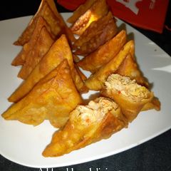 A picture of Chicken Samosa.