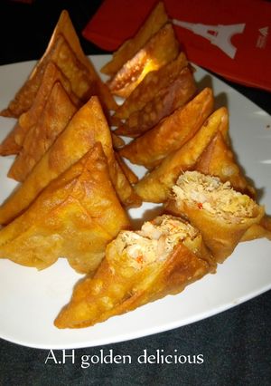 A picture of Chicken Samosa.