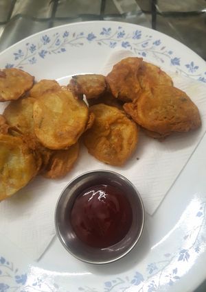 आलू की पकौड़ी (aloo ki pakodi recipe in Hindi) रेसिपी मुख्य फोटो