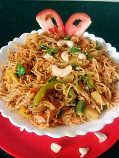 சேமியா கிச்சடி(SEMIYA KICHDI RECIPE IN TAMIL) செய்முறை முக்கிய புகைப்படம்
