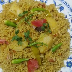 A picture of Aloo ki tahiri.