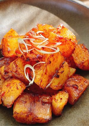 Hình của món Khoai tây rim mặn với sả ớt.