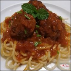 A picture of Spaghetti 'and meatballs.
