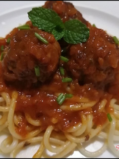 A picture of Spaghetti 'and meatballs.